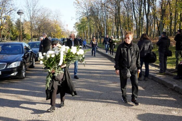 ФОТО: Oва пејачка се појави на погребот на Маринко Роквиќ иако не разговараа- „Прости ми, мој Маринко“
