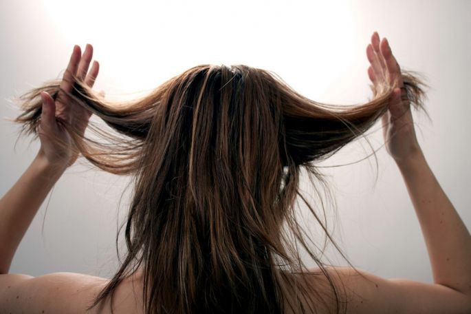 ОВИЕ ХОРМОНИ се виновни за опаѓањето на вашата коса