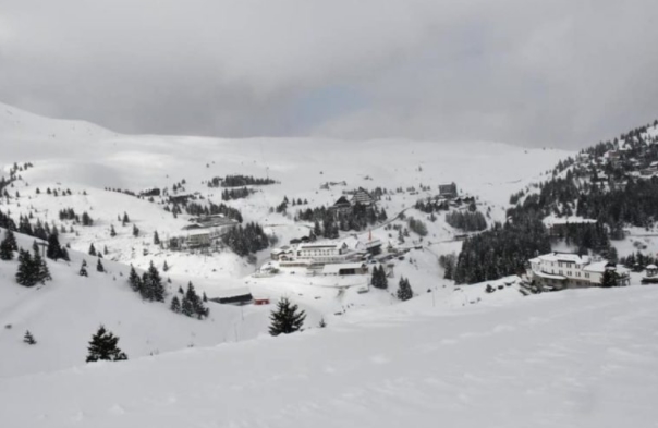 Најмногу снег на Шапка, најстудено утринава во Берово