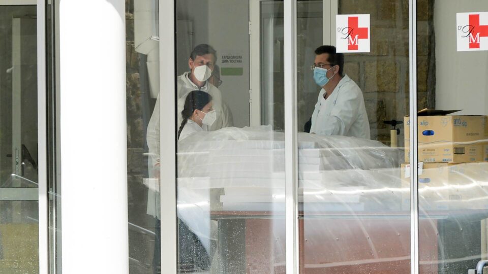 Близу 2.500 новозаразени во Србија, починале 14 лица