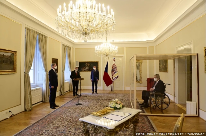 ВИДЕО: Земан официјално го именуваше новиот премиер, поради Ковид-19 седеше изолиран