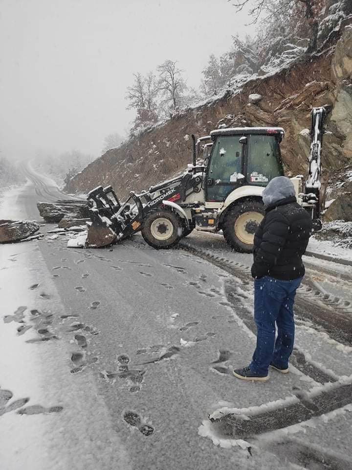 Македонски Брод успешно го чисти снегот и одроните