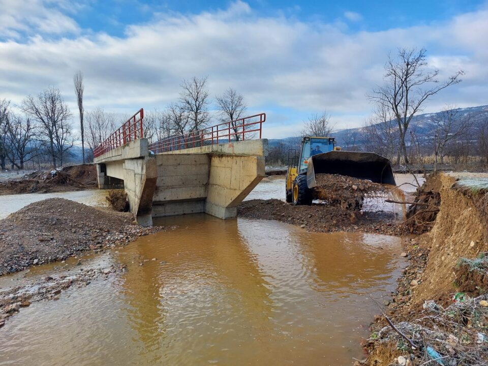 Пуштен во употреба отсечениот мост во село Тработивиште