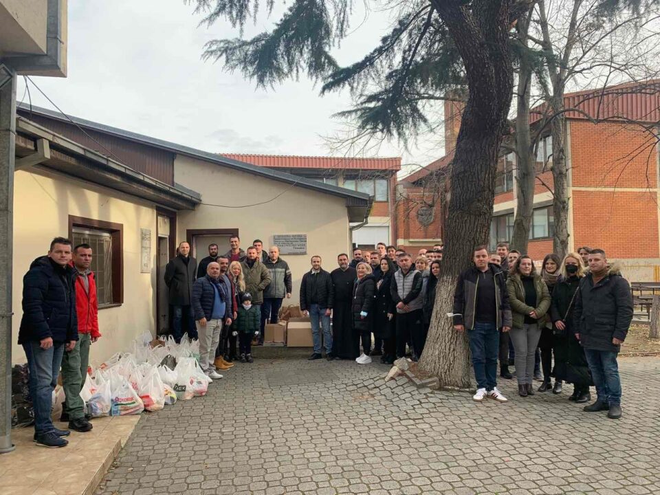 ВМРО-ДПМНЕ ОК Ѓорче Петров ја продолжуваат традицијата: И оваа година дониранаа храна во црквата Св. Петар и Павле