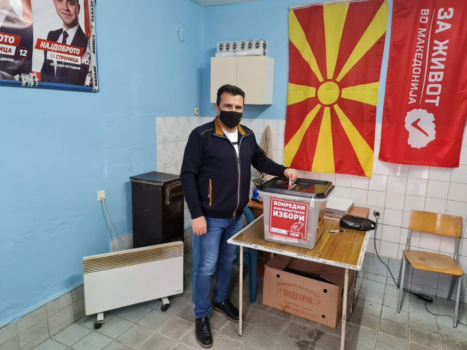 Заев гласаше на вонредните внатрепартиски избори за претседател на СДСМ