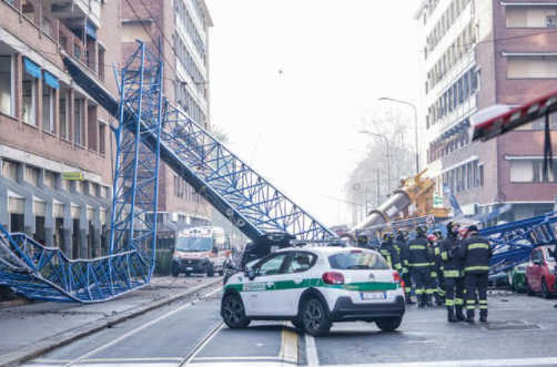 ВИДЕО: Најмалку тројца загинати- се урна кран во италијанскиот град Торино