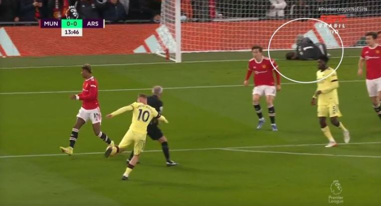 Бизарен момент: Де Хеа прими гол од Арсенал додека лежеше повреден (ВИДЕО)