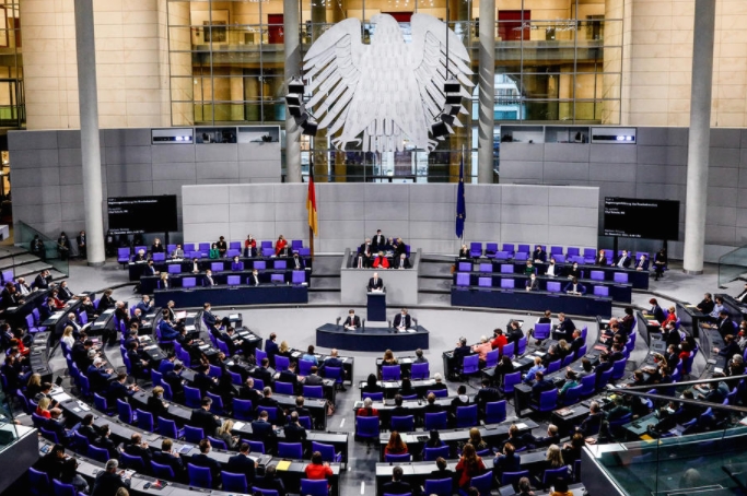 По 70 години германскиот Бундестаг го промени распоредот
