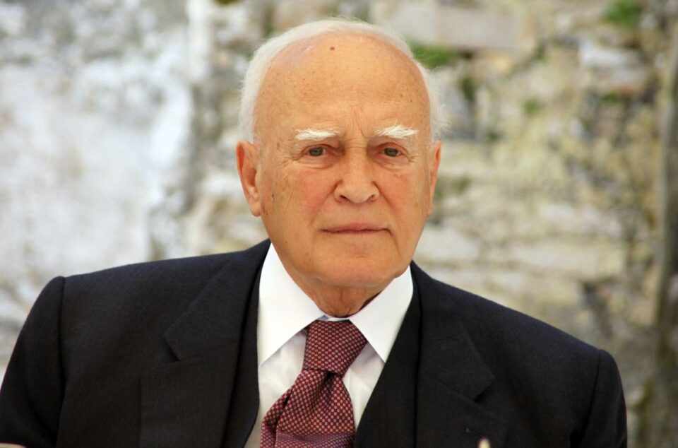 Почина поранешниот грчки претседател Папуљас