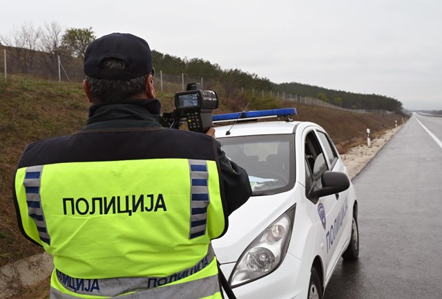 На територијата на Република Македонија за брзо возење казнети 263 лица