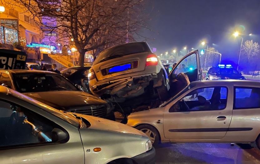 ФОТО: Тешка сообраќајка вечерва во Влае