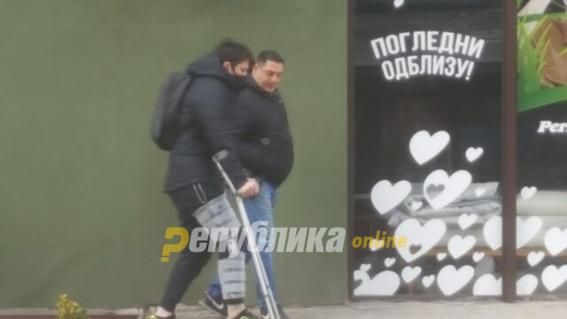 Тортурата врз Миле Јанакиески продолжува: Со оперирана нога и полиција спроведен во суд (ФОТО+ВИДЕО)