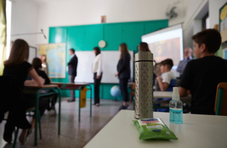 Над 8.000 позитивни селф тестови на ученици и наставници во Грција