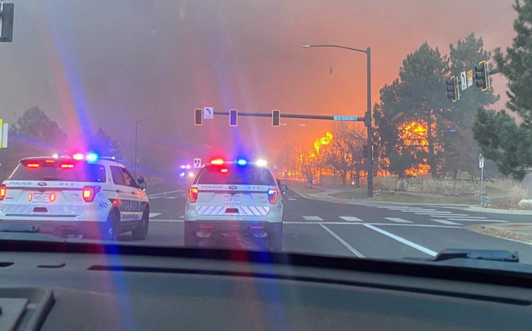 Во пожарот во Колорадо уништени речиси 1.000 домови, исчезнати три лица