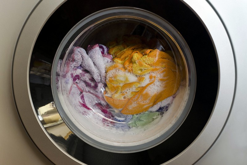 ВИДЕО: Преживеал 30 минути во машина за перење