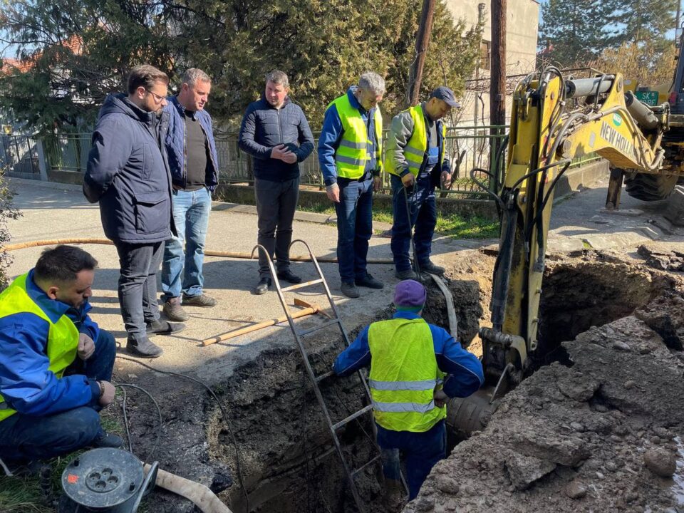 Костовски: Заедно со ЈП Водовод и Канализација во најбрзо време саниравме голем уличен дефект на водоводната мрежа на улица Рудо