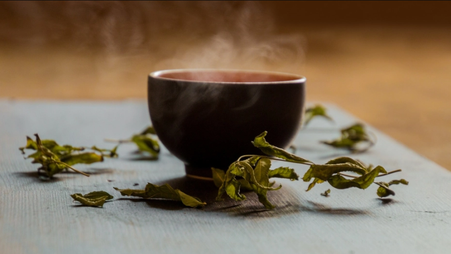Намалете го обемот на струкот за само една недела: Се што ви треба се ловоров лист, цимет и зелен чај!