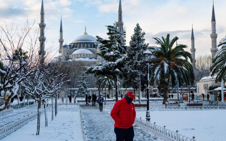 Во Турција 20.000 домаќинства и натаму без струја поради обилни снежни врнежи