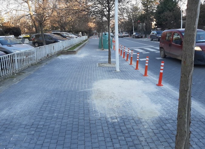 Улица во Дебар Маало со месеци не исчистена (ФОТО)