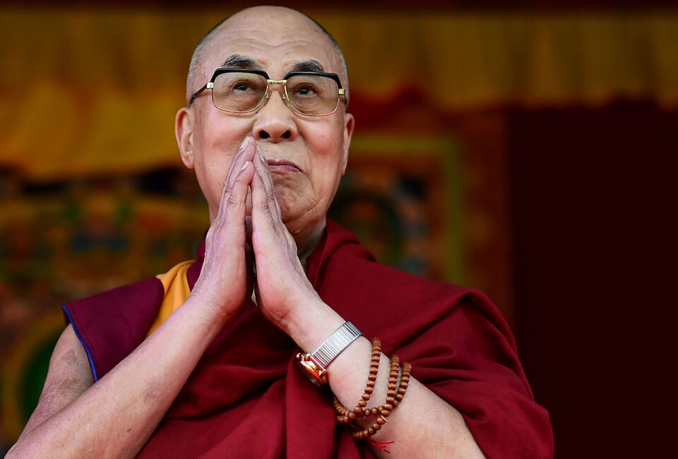 Далај Лама повикува на мир во Украина: Војната е застарена- ненасилството е единствениот начин