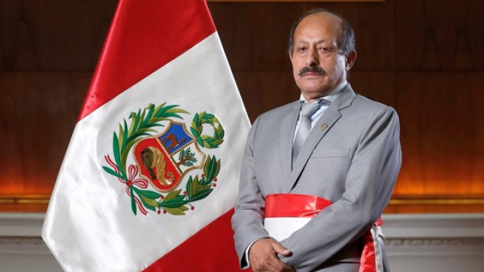 Премиерот на Перу по четири дена поднесе оставка поради обвинувањата дека ги претепал сопругата и ќерката