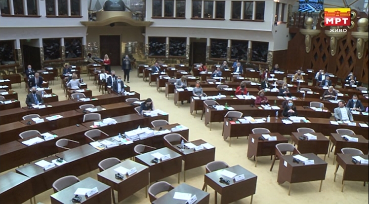 Собранието со 90 пратенички гласа „ЗА“ го изгласа законот за минимална плата од 18.000 денари