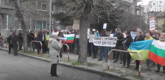 Протести и пред руската амбасада во Софија