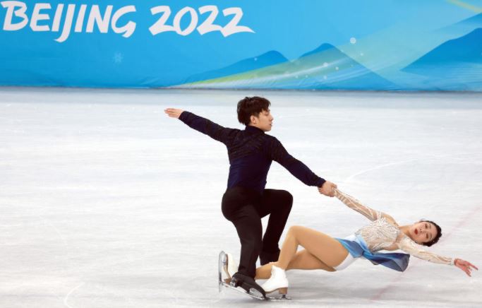 ВИДЕО: Златен медал за Суи и Хан во уметничко лизгање – спортски двојки