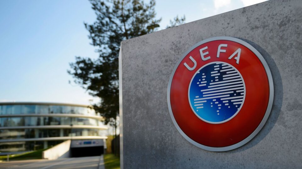 УЕФА се закани со санкции во случај на забрана за гостински навивачи