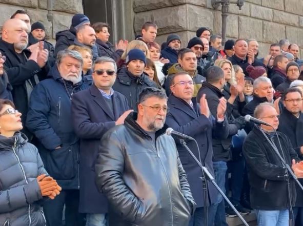 Поддржувачите на ГЕРБ пред бугарската Влада побараа итно ослободување на Борисов (ВИДЕО)