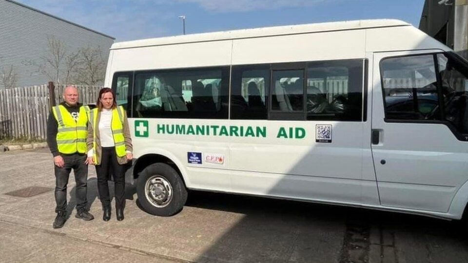 Пар од Англија со хуман гест – купиле минибус за превоз на украински бегалци
