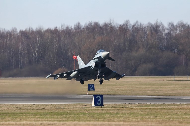 Германски борбени авиони ја надлетуваат Полска – „Да го чуваме небото над Полска“