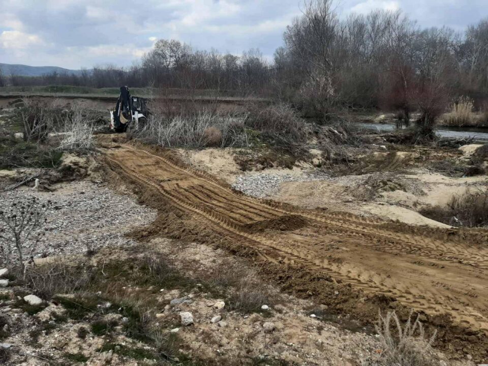 Паунов: Се пробиваат и тампонираат полските патишта во општина Крабинци