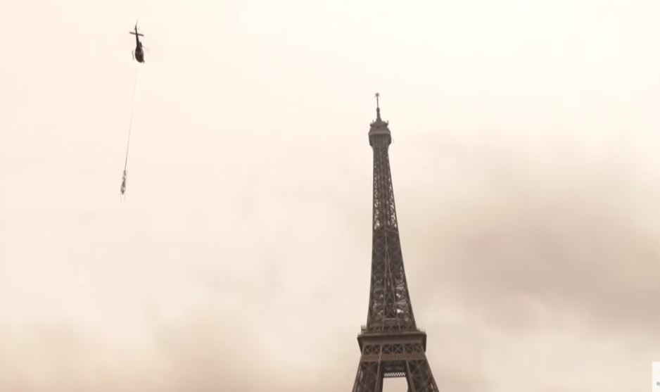 ВИДЕО: Ајфеловата кула „порасна“ за 6 метри