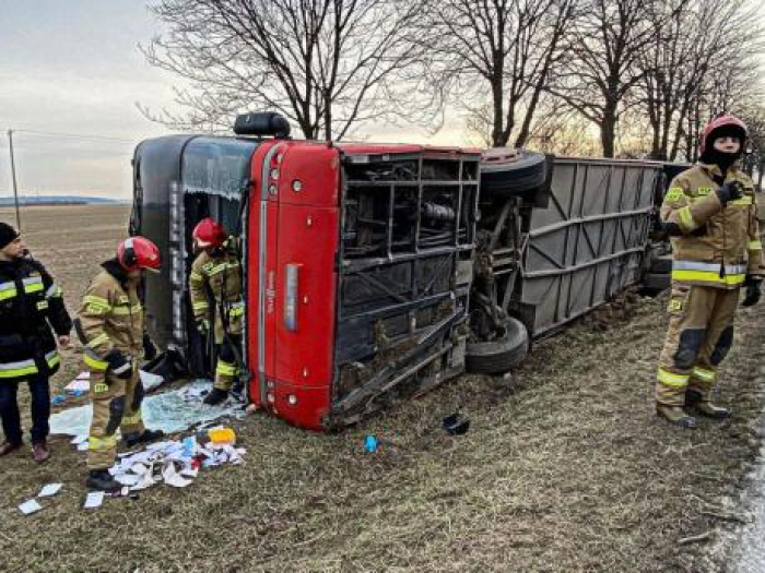 Автобус полн со бегалци од Украина се преврте во Полска