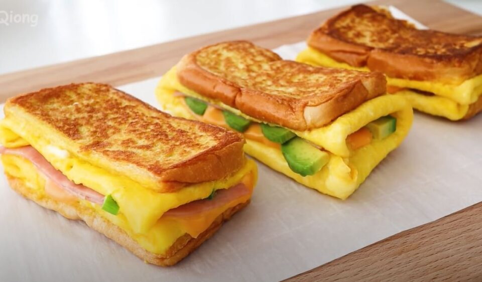 Сочен и брз 3 во 1 појадок: Супер калорични пржени сендвичи готови за 5 минути