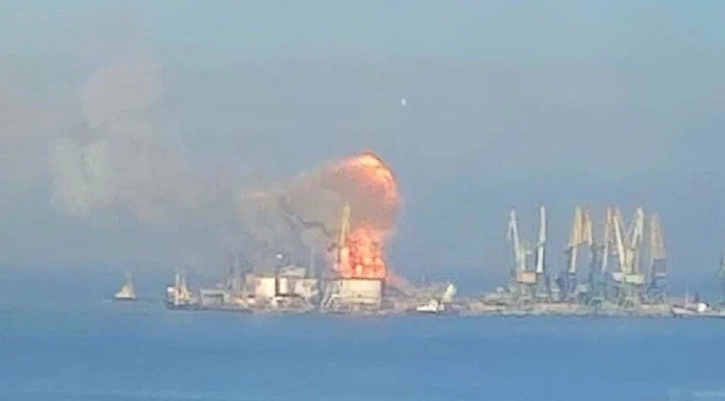 Украина уништила голем руски брод со 20 тенкови и 400 војници