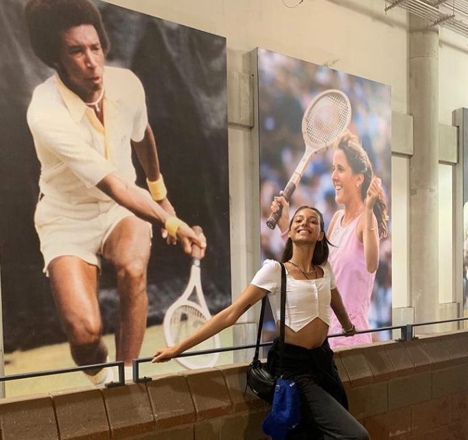 Нејзиниот татко беше жива легенда, а таа насекаде се соблекува топлес – ќерката на тенисерот обожува да провоцира (ФОТО)
