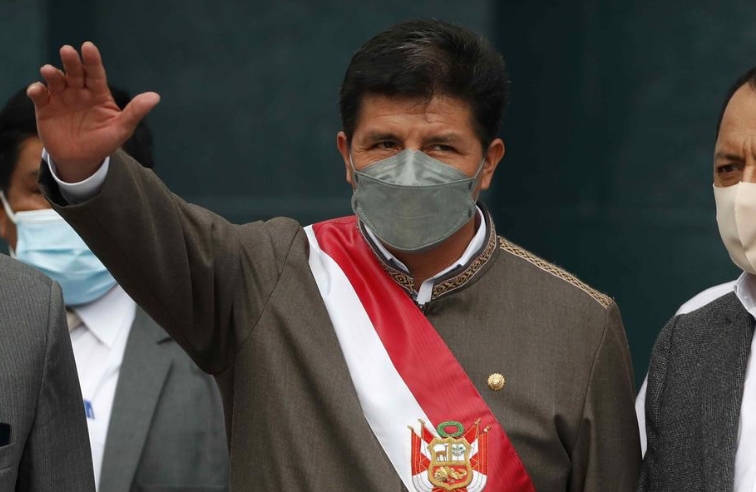 Перуанскиот претседател избегна импичмент по обвинувањата за корупција