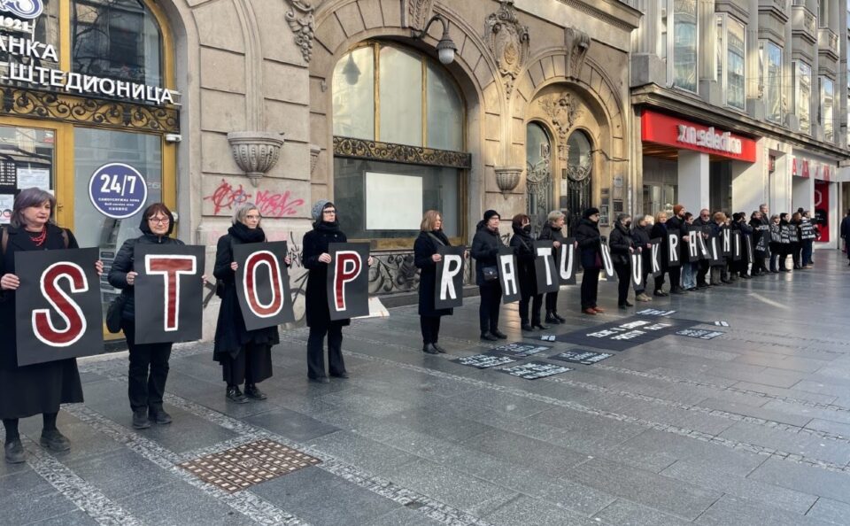 Во Белград полицијата ги раздвои протестите против војната во Украина и оној против НАТО