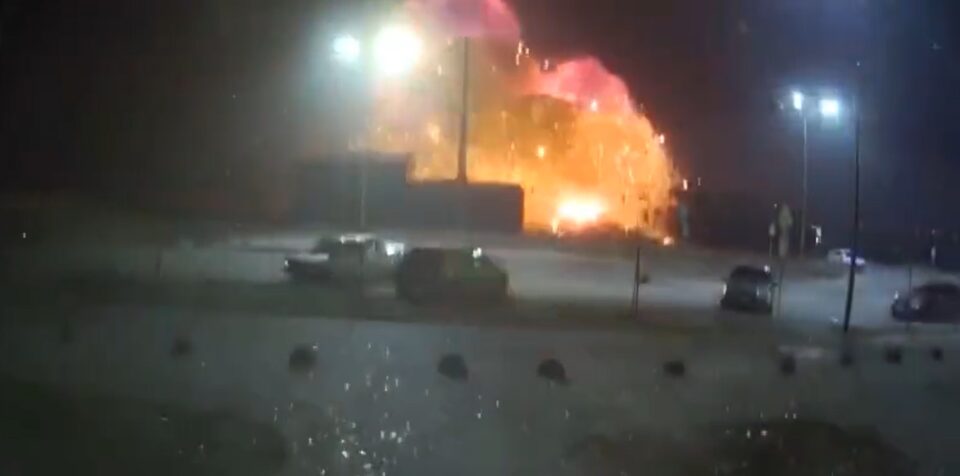 ОБЈАВЕНО ВИДЕО ОД РУСКИОТ НАПАД ВО КИЕВ: Ракета паѓа директно во трговскиот центар – камерата сè снимила (ВИДЕО)