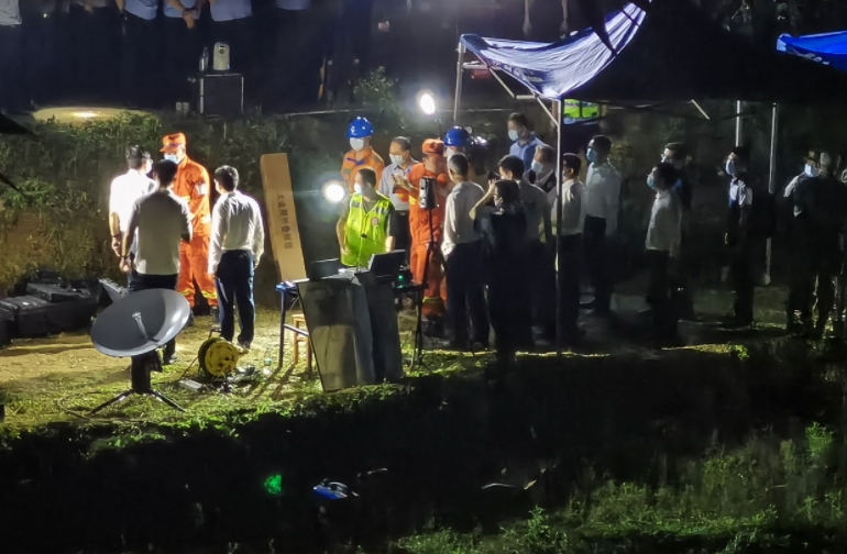 Не се пронајдени преживеани по падот на авионот во Кина