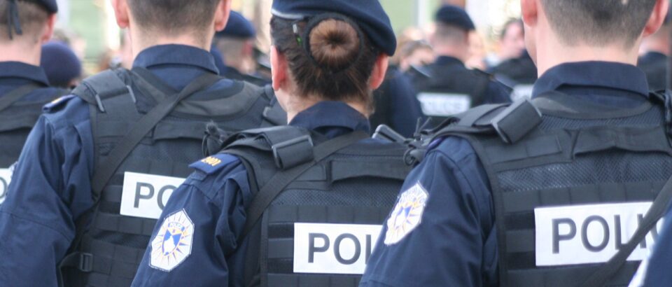 Суспендиран косовски полицаец кој пукал во Србин