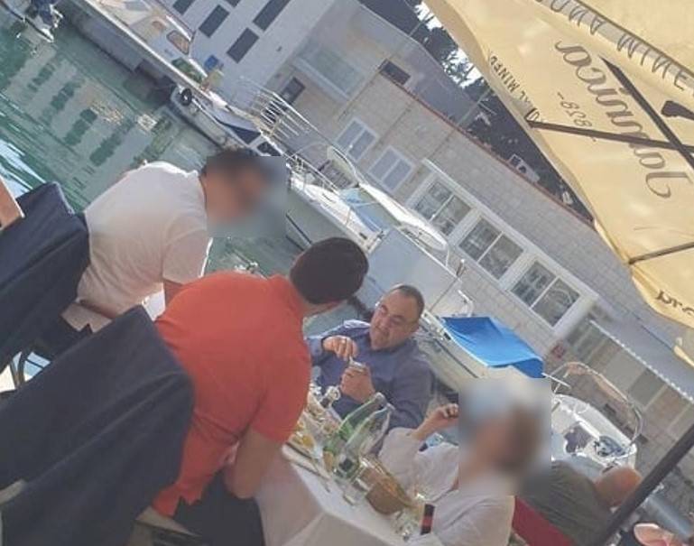 Народот на мака да ги плати високите сметки за струја, Марко Бислимовски се гоштева во елитен ресторан во Дубровник