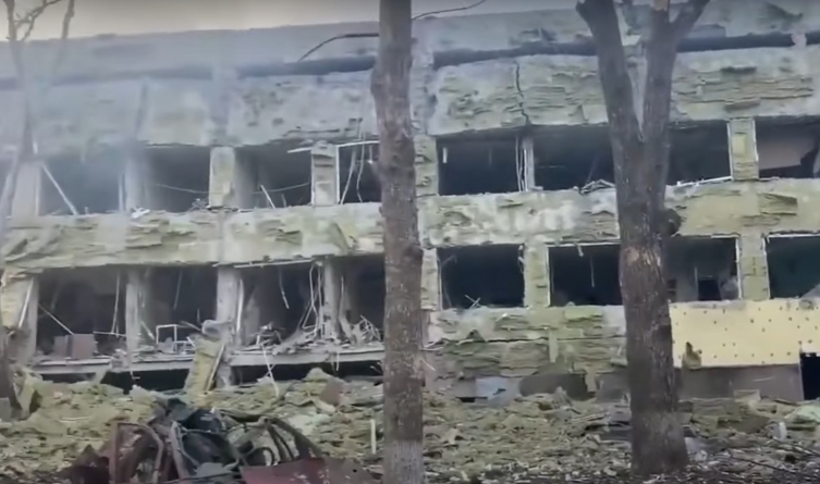 Во руски напад е погодена детска болница во Мариупол, тврдат украинските власти (ВИДЕО)