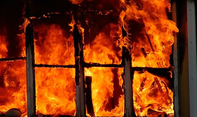 Пожар во Волково: Изгоре училишен и канцелариски мебел