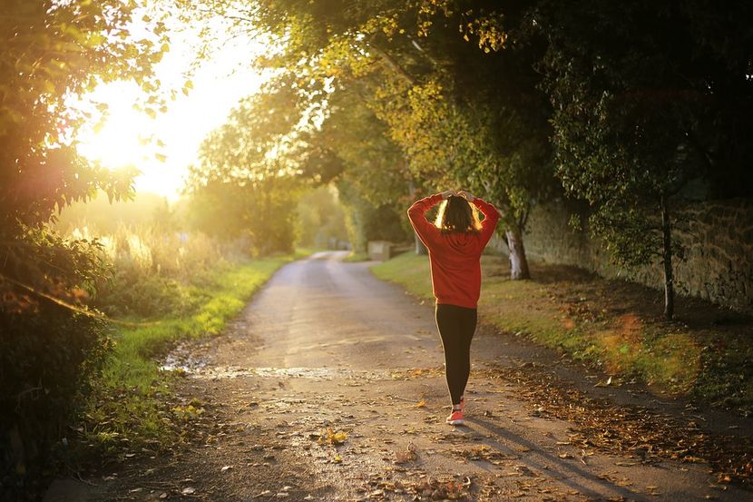 Сите придобивки од утринската прошетка: Го подобрува здравјето на срцето и крвните садови