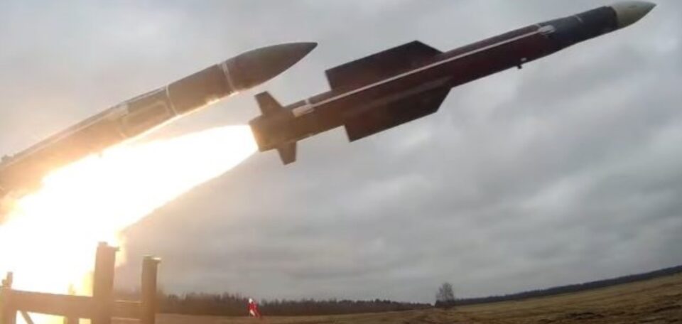 Франција ќе и испорача на Украина ракети со долг дострел