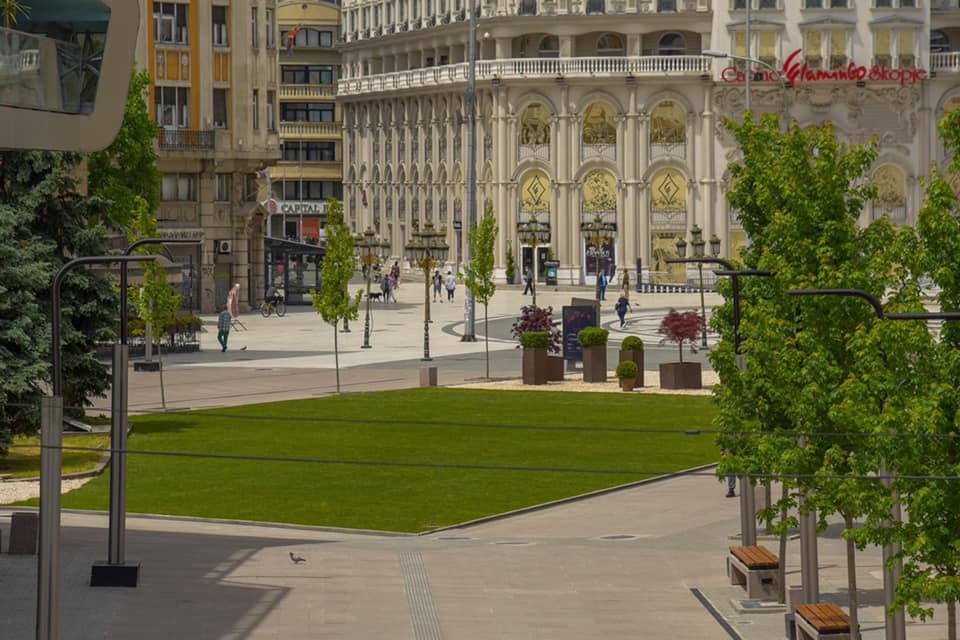 Нелоски: Колку чини тревникот среде плоштад на Шилегов?