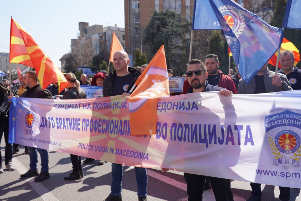 Протест на НСП и НСОН за усогласување на платите со минималната плата